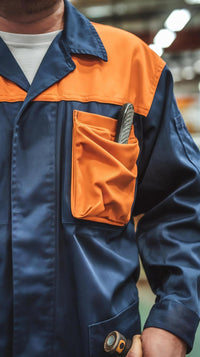 Abbigliamento da Lavoro per Elettricisti e Impiantisti: Tasche Tecniche, Comfort e Sicurezza
